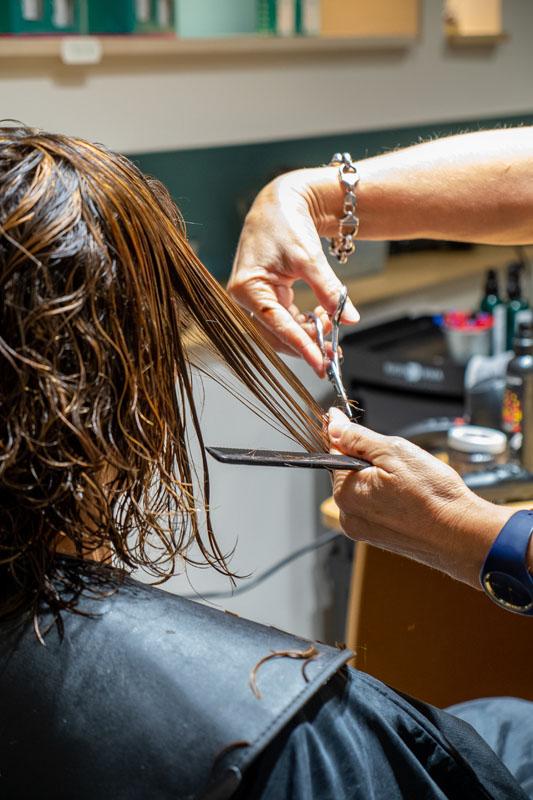 Coupe femme près de Aubais